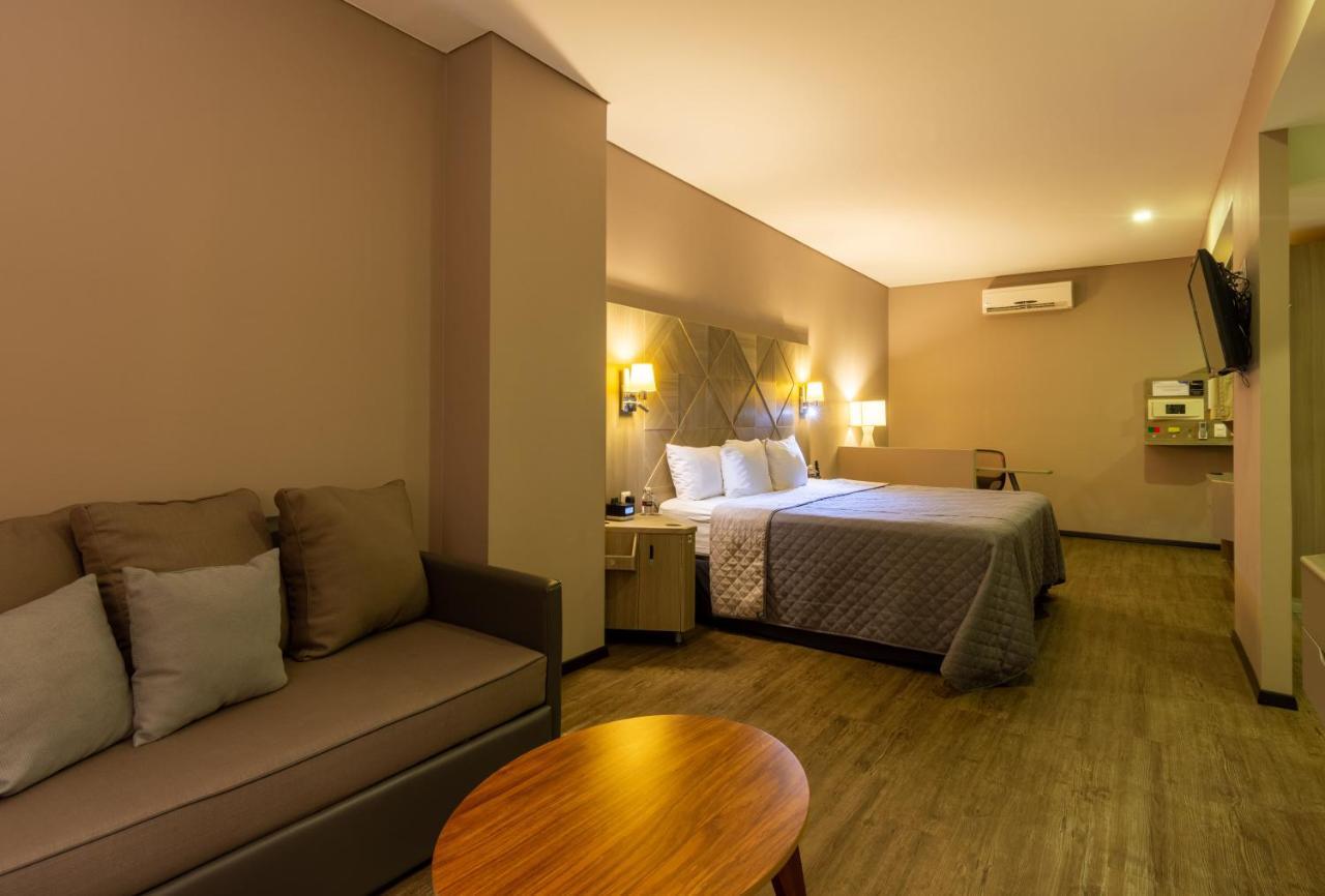 Hotel Glow Point - Mulza León Eksteriør bilde
