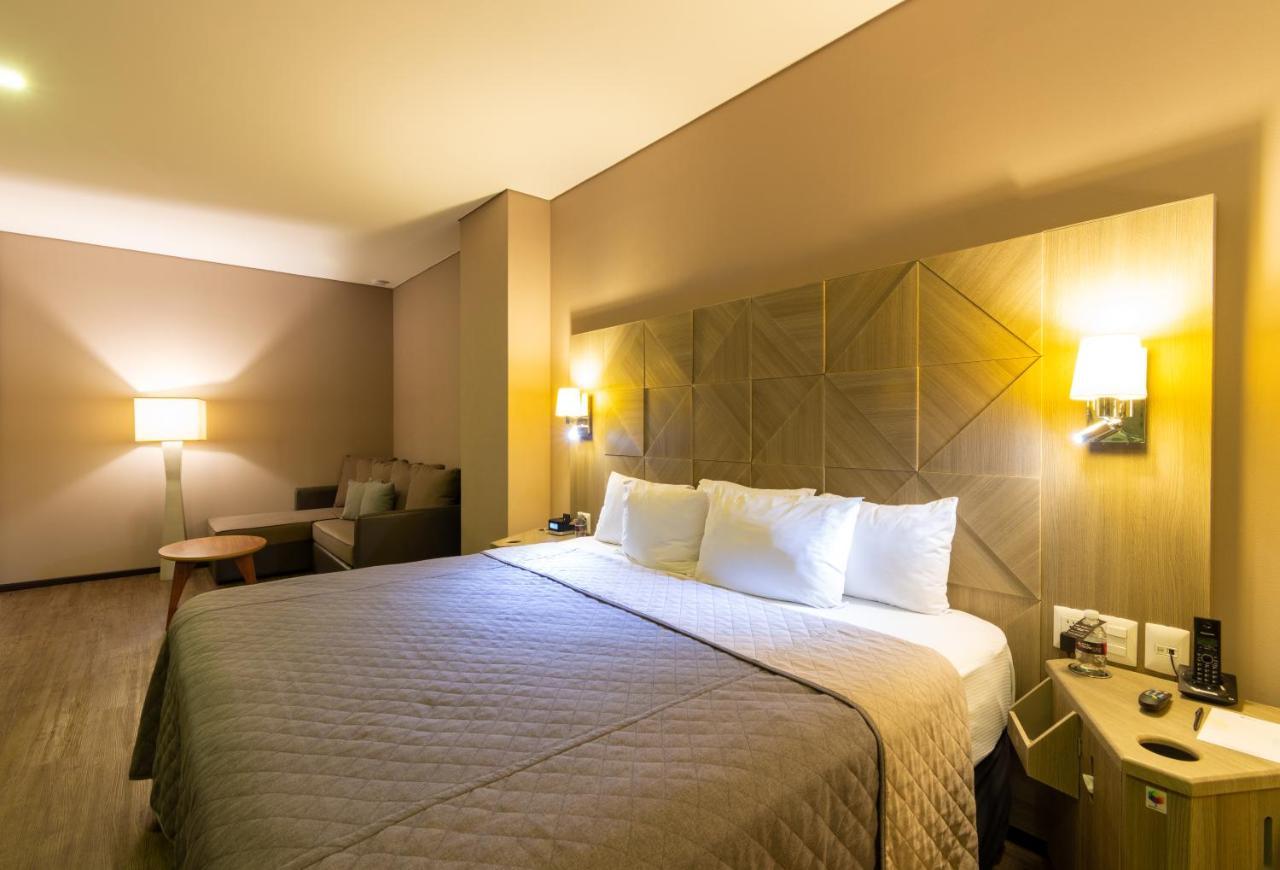 Hotel Glow Point - Mulza León Eksteriør bilde