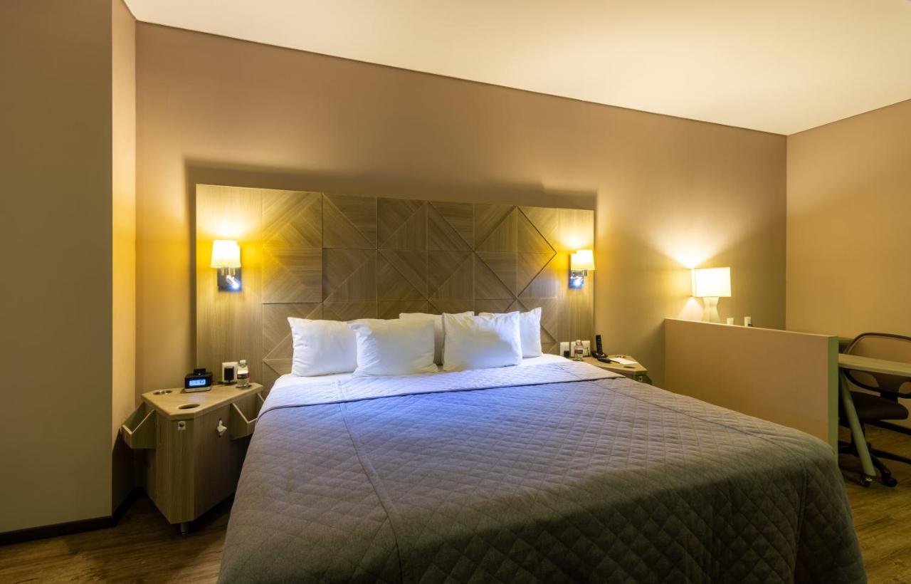 Hotel Glow Point - Mulza León Eksteriør bilde